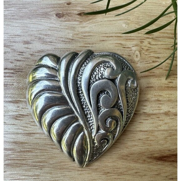 VTG EGE '89 Brooch Pin 1.5" Heart Shape Southwestern Style Pewter Spiral Feather - Picture 1 of 6
